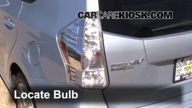 2012 Toyota Prius V 1.8L 4 Cyl. Éclairage Feux de marche arrière (remplacer une ampoule)